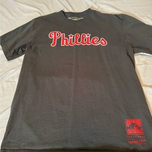 Mitchell and Ness Phillies Tshirt in dark grey